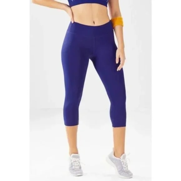 FABLETICS Gia Powerlite Purple Crop Back Zipper Pockets Leggings Size XXS - Picture 1 of 9